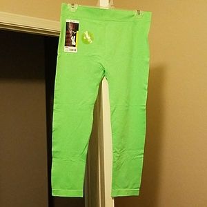 NWT juniors No Boundaries Large Capri Leggings